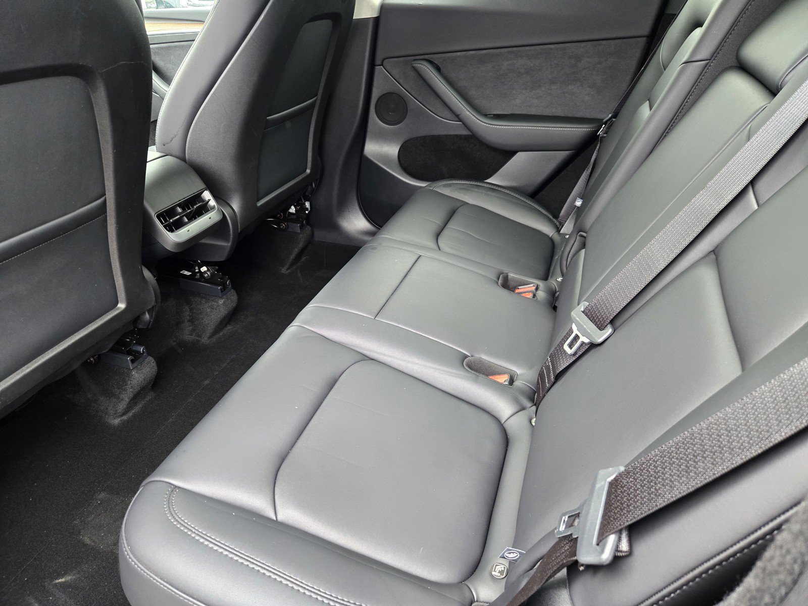 Used 2025 Tesla Model Y Long Range RWD image 12