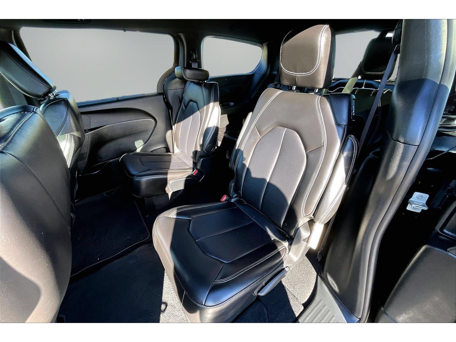 Used 2026 Chrysler Pacifica Select FWD image 18