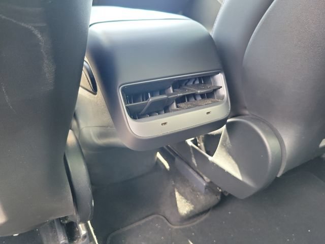 Used 2024 Tesla Model Y 2WD image 10