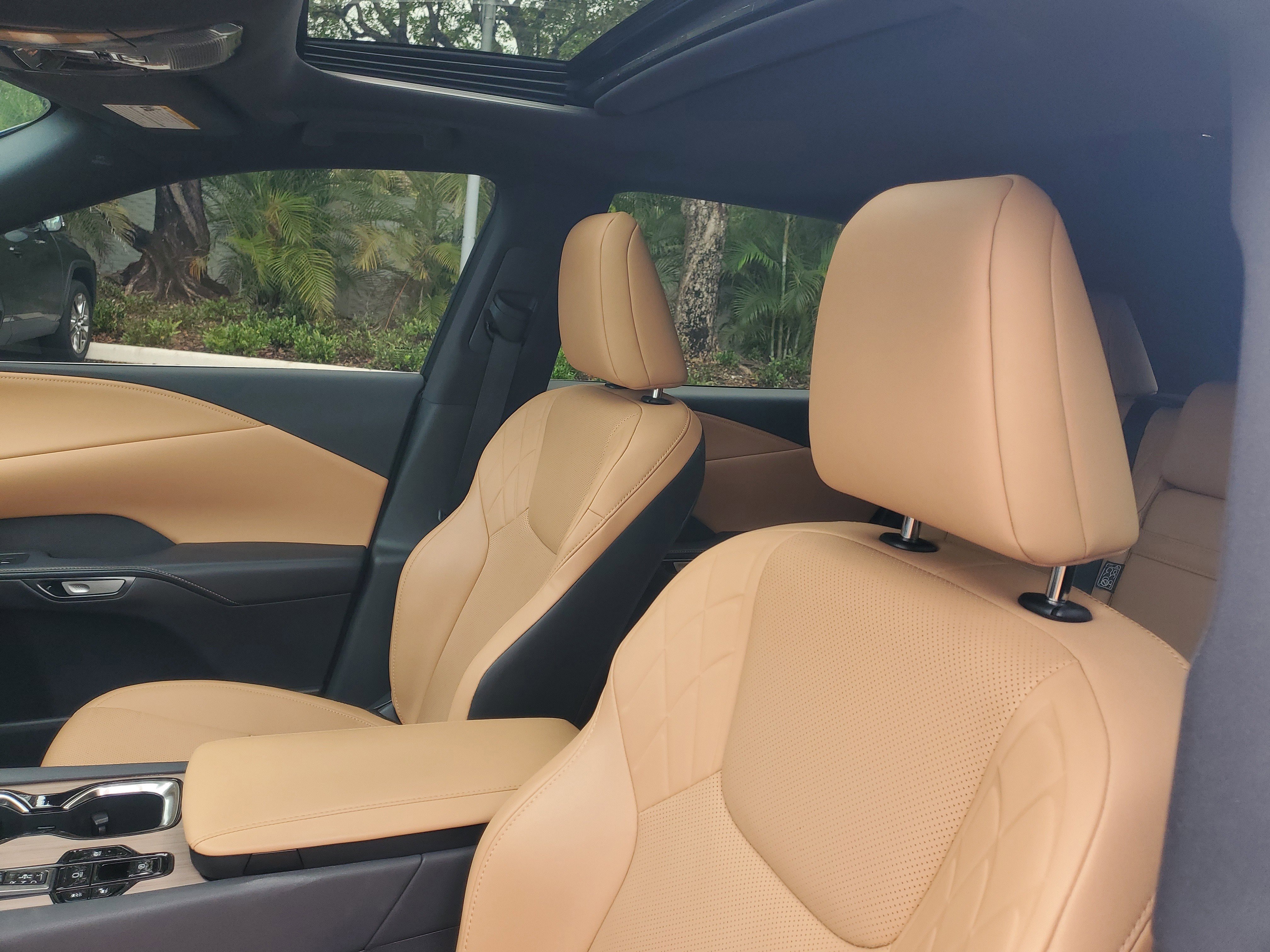 Used 2025 Lexus RX 350h w/ Accessory Package (K3) image 17