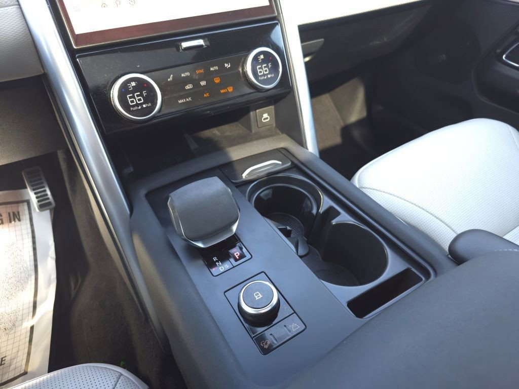 Used 2023 Land Rover Discovery HSE R-Dynamic AWD/4WD image 21
