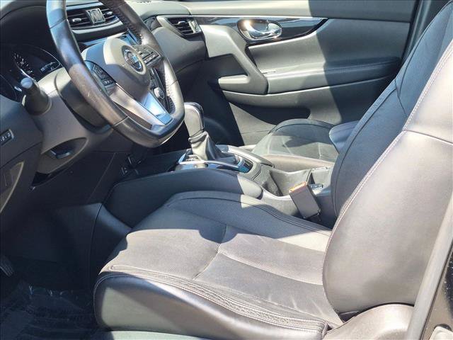 Used 2017 Nissan Rogue Sport SL w/ SL Premium Package FWD image 16