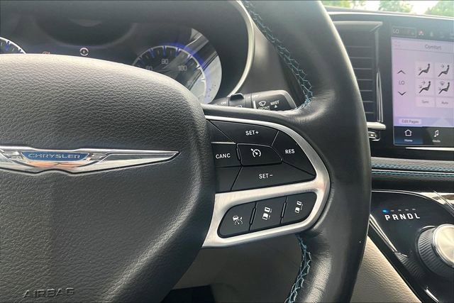 Used 2021 Chrysler Pacifica Touring-L FWD image 18