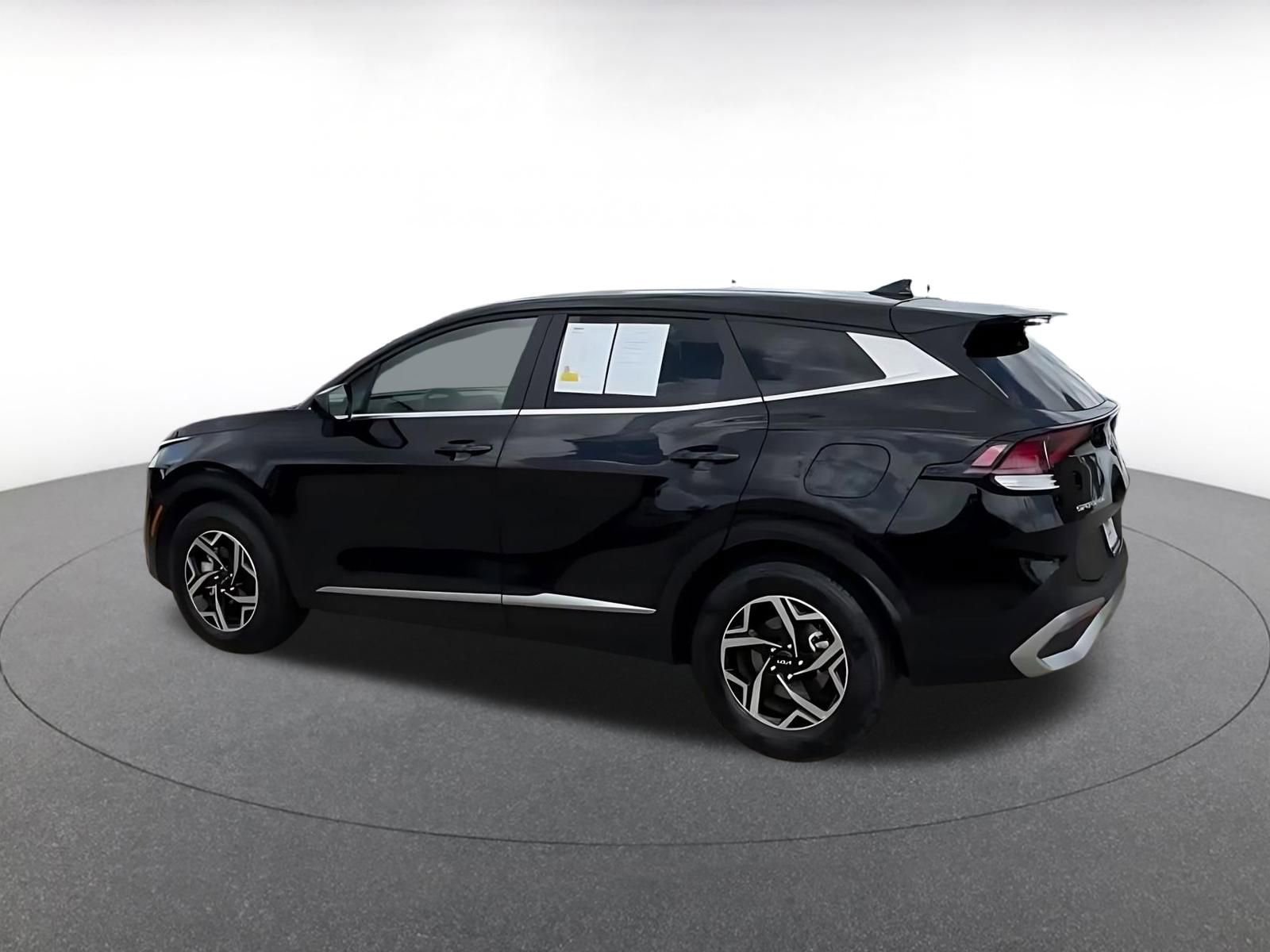 Used 2025 Kia Sportage LX image 10