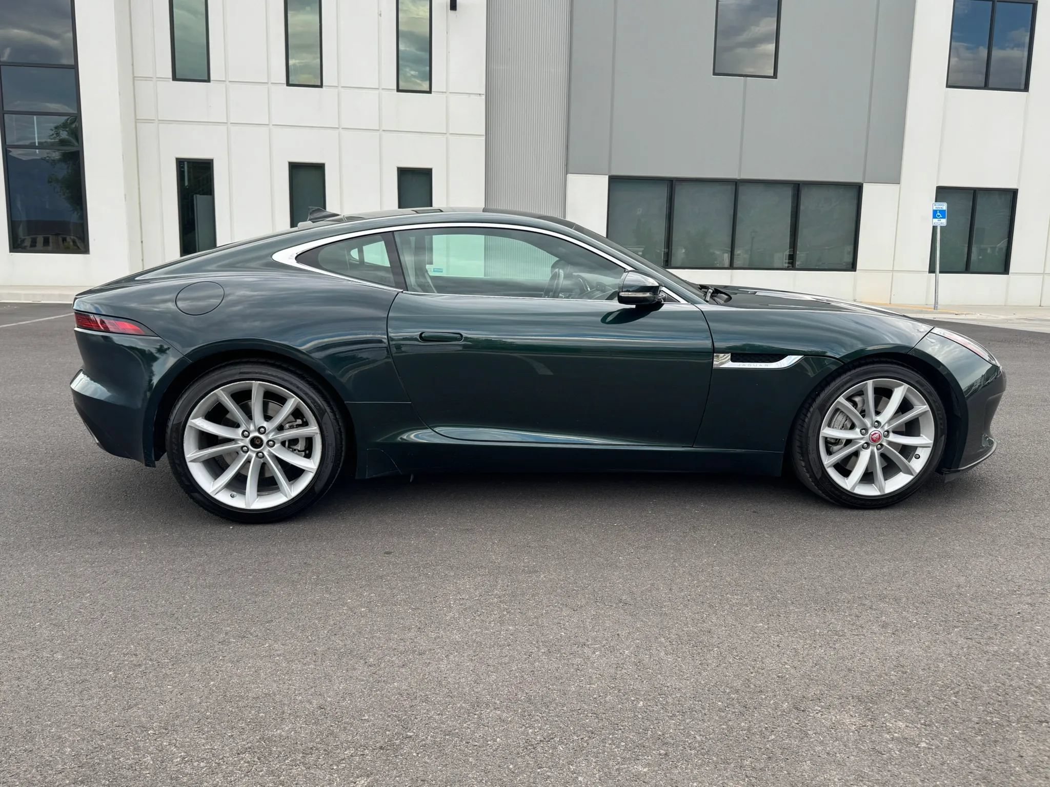Used 2018 Jaguar F-TYPE Coupe RWD image 10