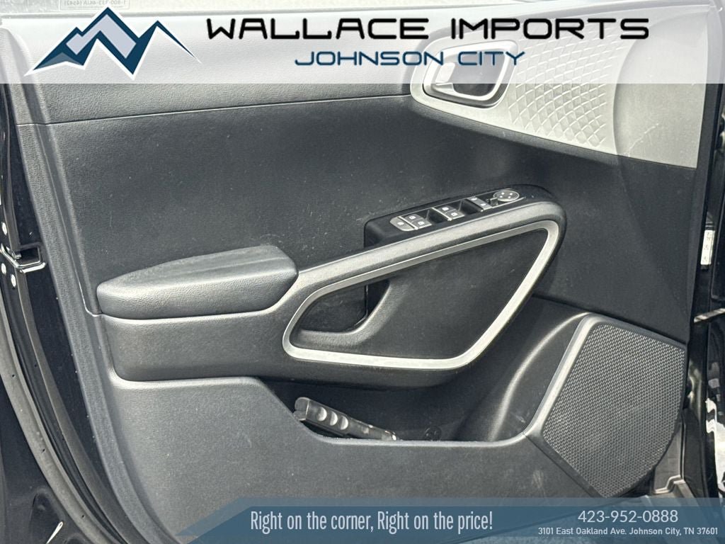 Used 2024 Kia Soul LX w/ Option Group 015 FWD image 12