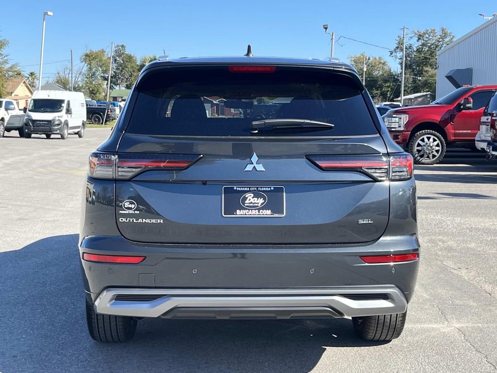 New 2026 Mitsubishi Outlander SEL FWD image 3