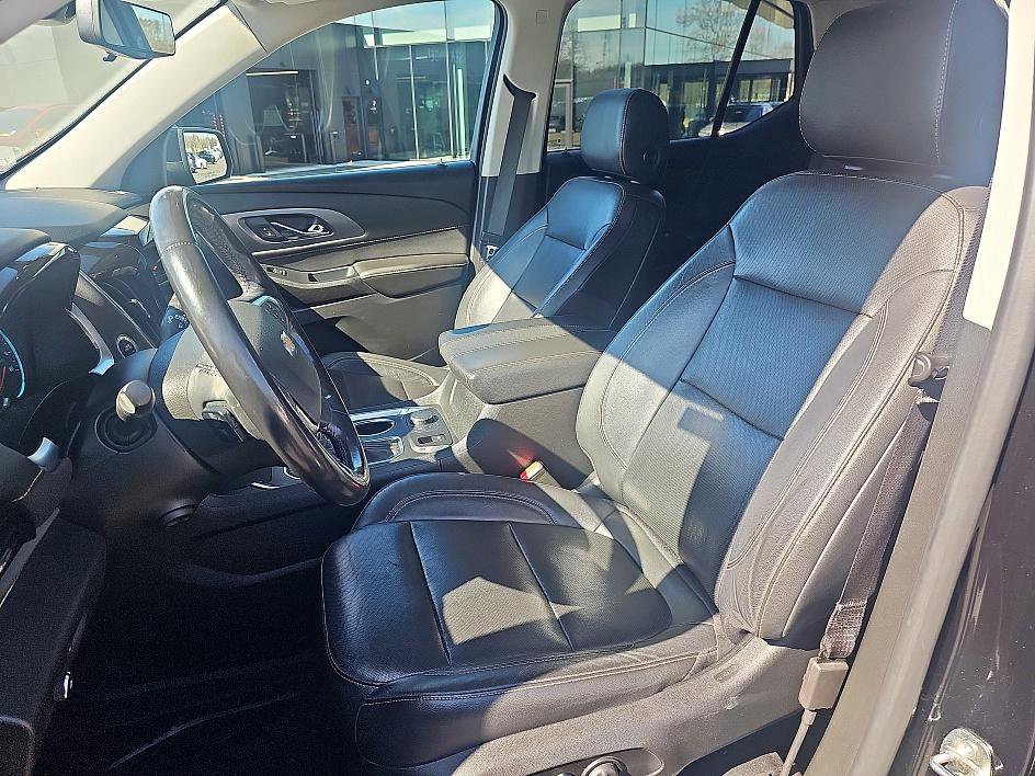 Used 2021 Chevrolet Traverse Premier w/ Redline Edition image 16