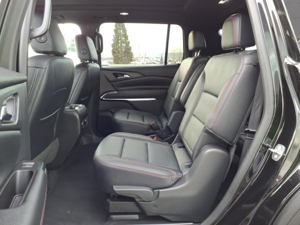 Used 2024 Chevrolet Traverse Z71 image 13