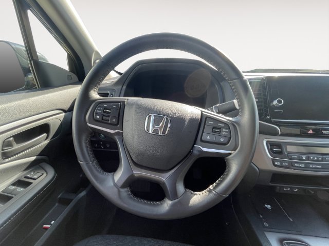 Used 2025 Honda Ridgeline Sport image 12