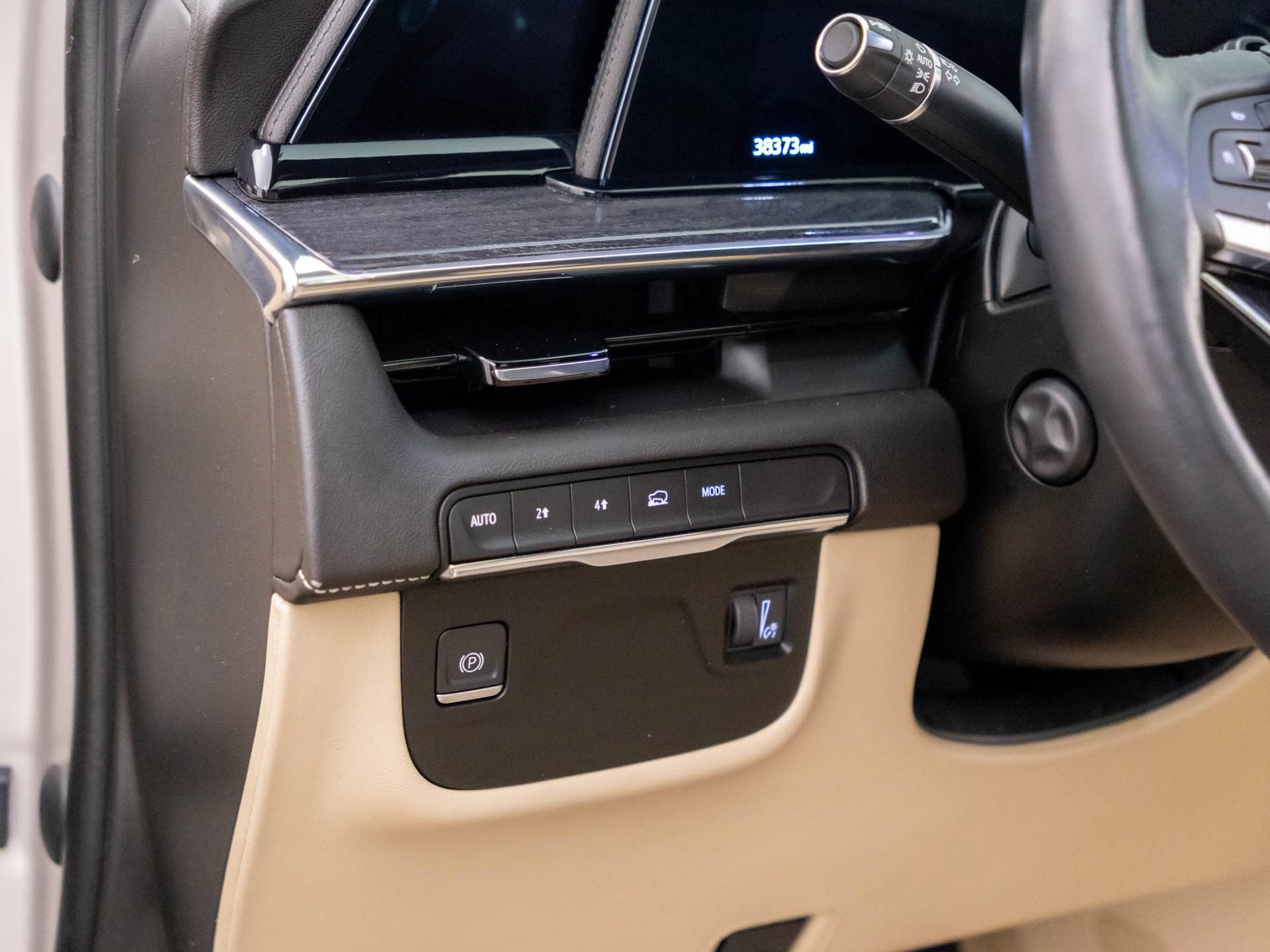 Used 2023 Cadillac Escalade ESV Premium Luxury AWD/4WD image 22