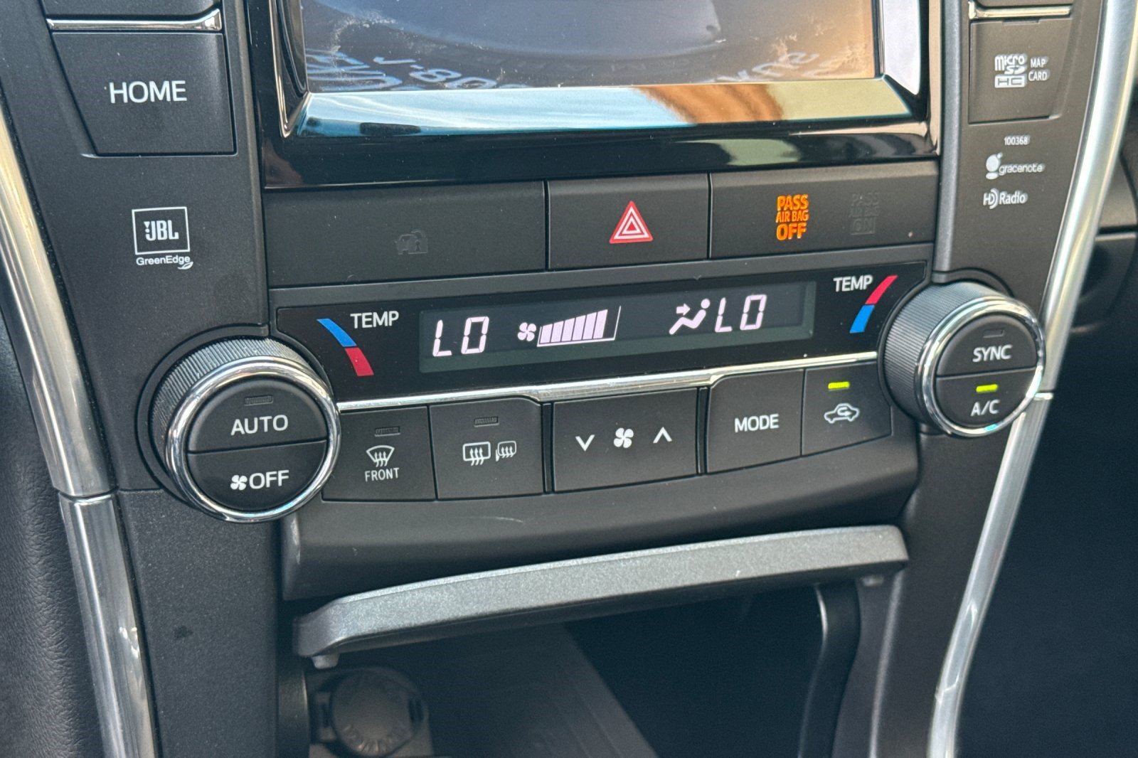 Used 2015 Toyota Camry XLE w/ Moonroof Package FWD image 18