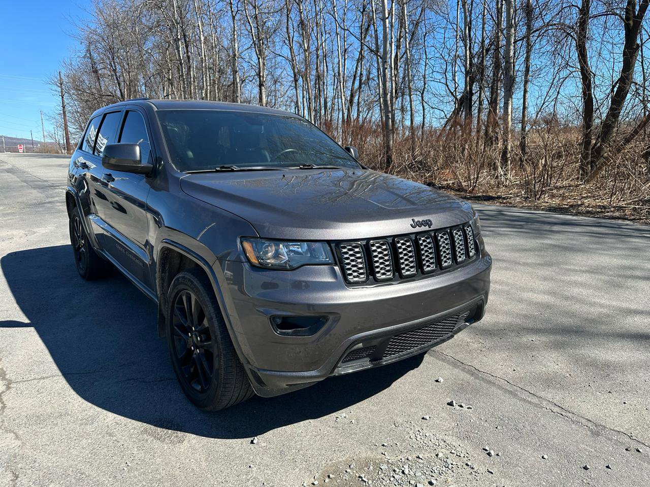 Used 2019 Jeep Grand Cherokee Altitude AWD/4WD image 3