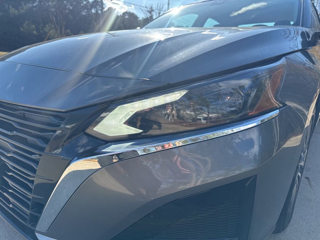 Used 2024 Nissan Altima 2.5 SV FWD image 11
