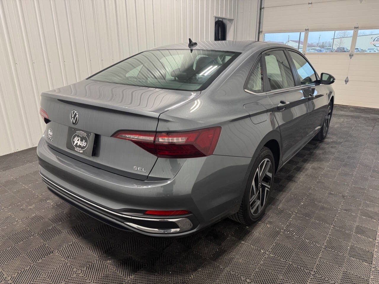 Used 2022 Volkswagen Jetta SEL FWD image 3