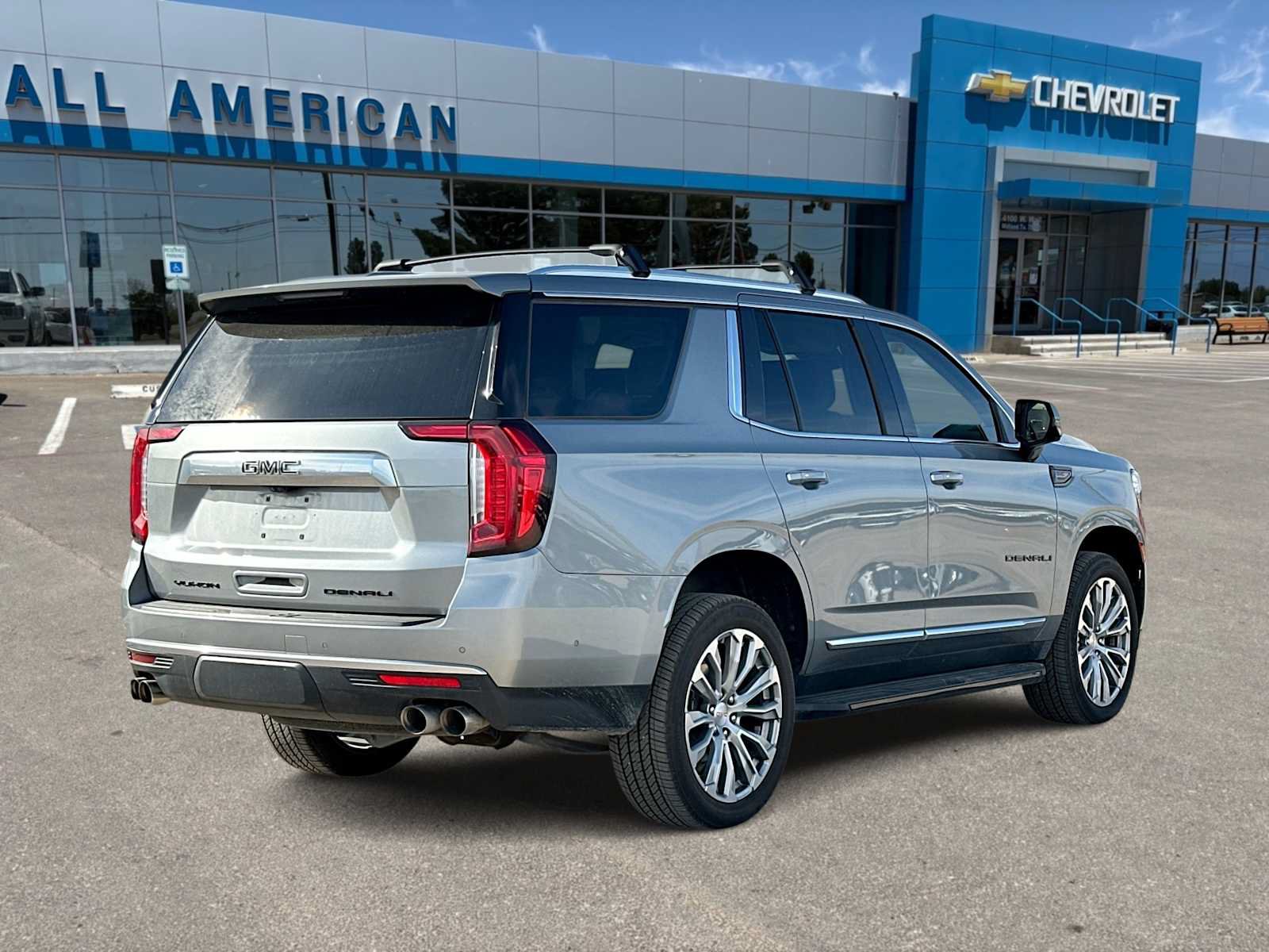 Used 2023 GMC Yukon Denali w/ Advanced Technology Package AWD/4WD image 8