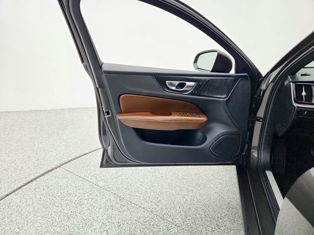 Used 2020 Volvo V60 T5 Momentum w/ Protection Package image 25