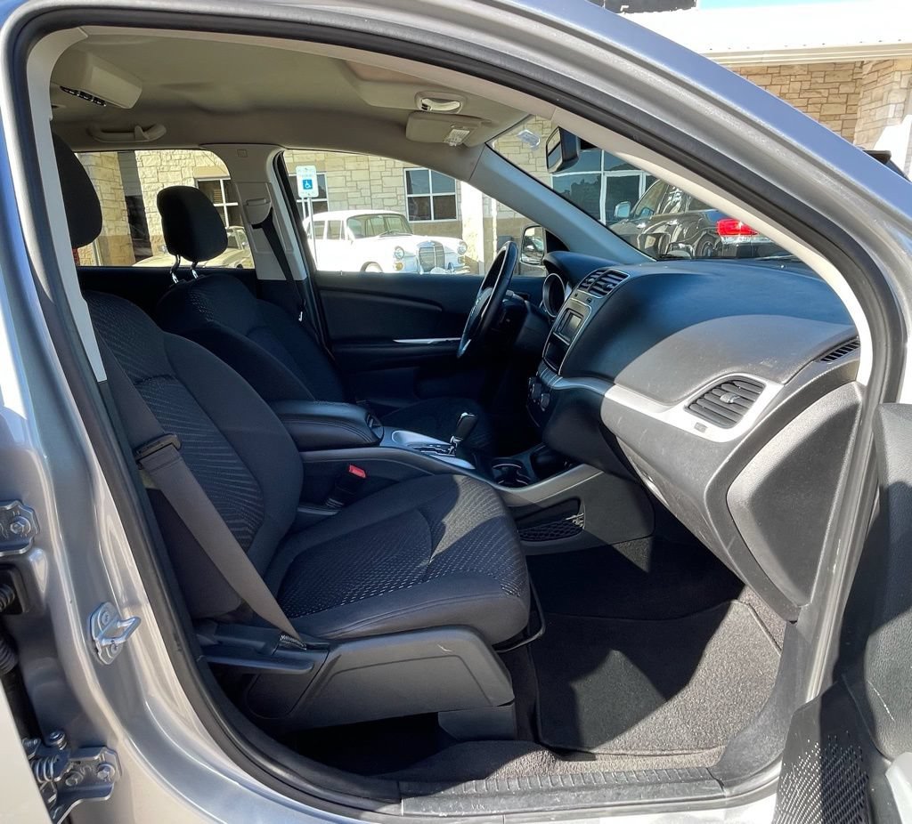Used 2018 Dodge Journey SXT w/ Connectivity Group FWD image 29
