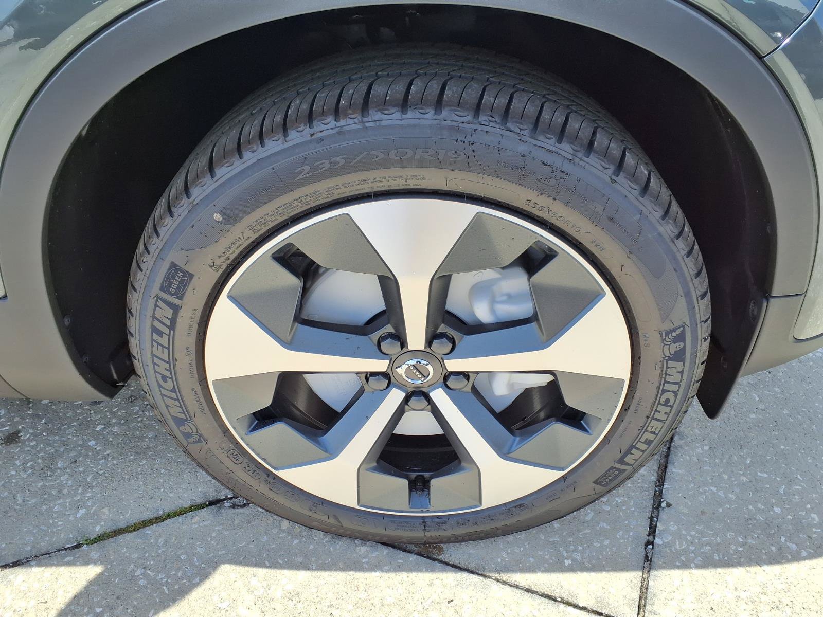 New 2026 Volvo XC40 B5 Plus w/ Climate Package AWD/4WD image 9