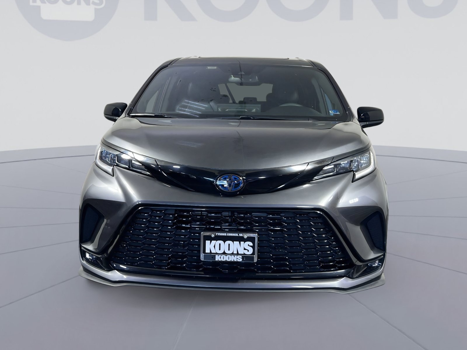Used 2025 Toyota Sienna XSE w/ XSE Plus Package AWD/4WD image 4