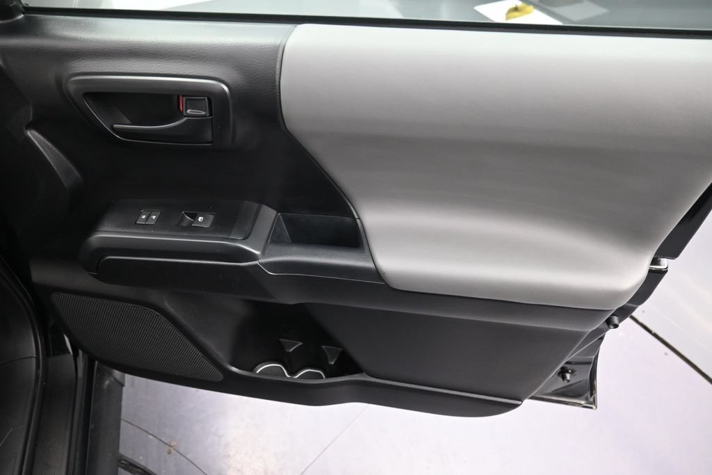 Used 2022 Toyota Tacoma SR AWD/4WD image 30