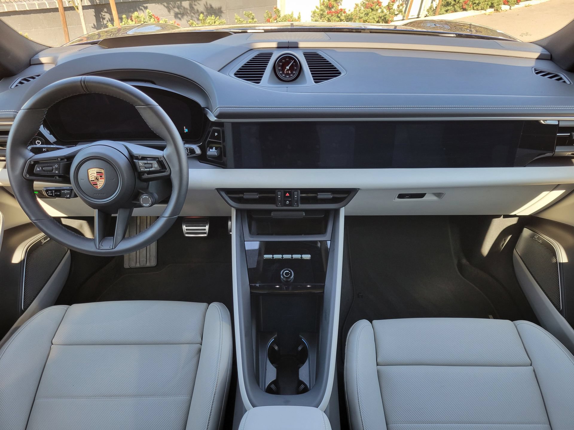 New 2025 Porsche Macan 4 Electric AWD/4WD image 12