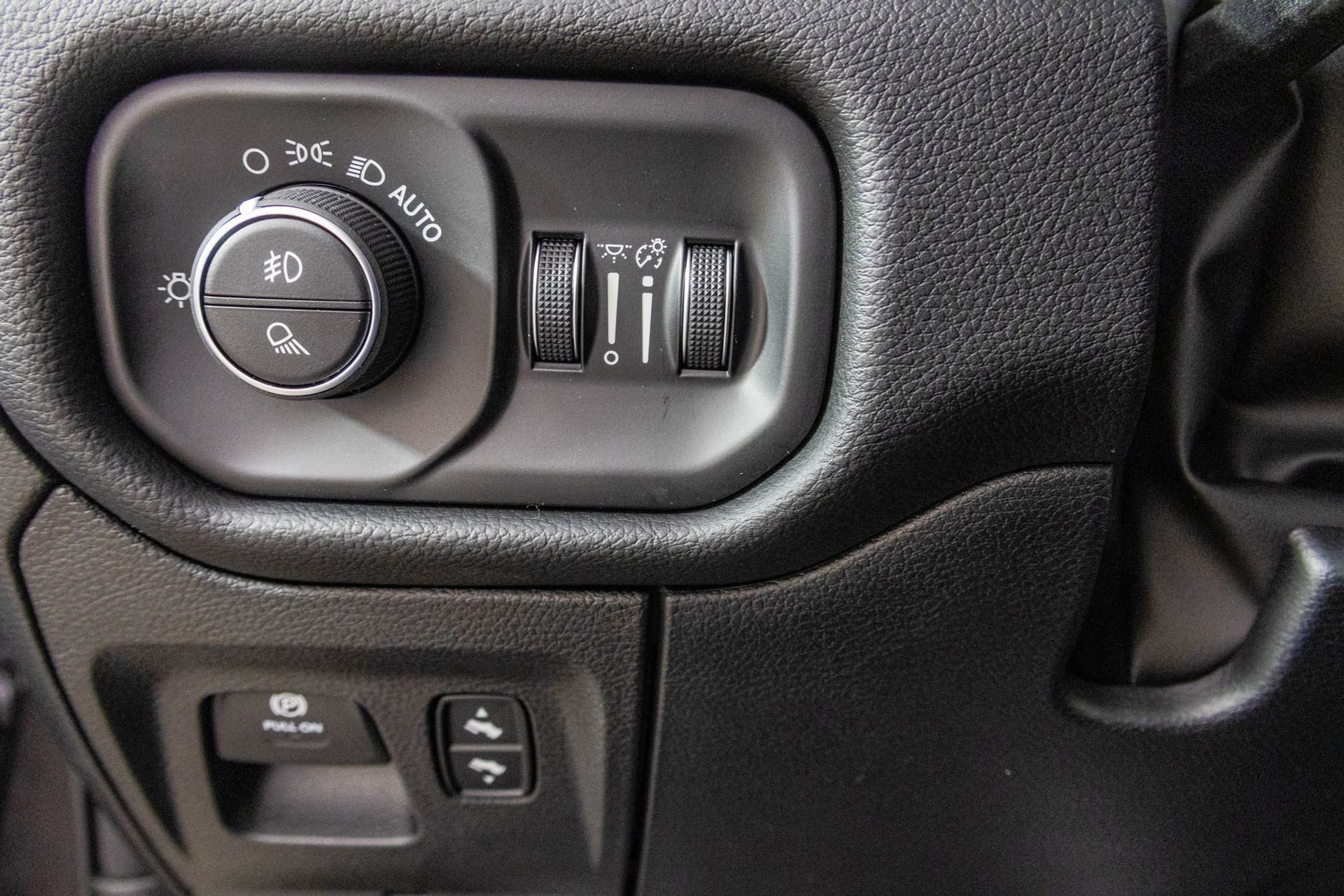 New 2026 RAM 1500 4x4 Crew Cab image 31