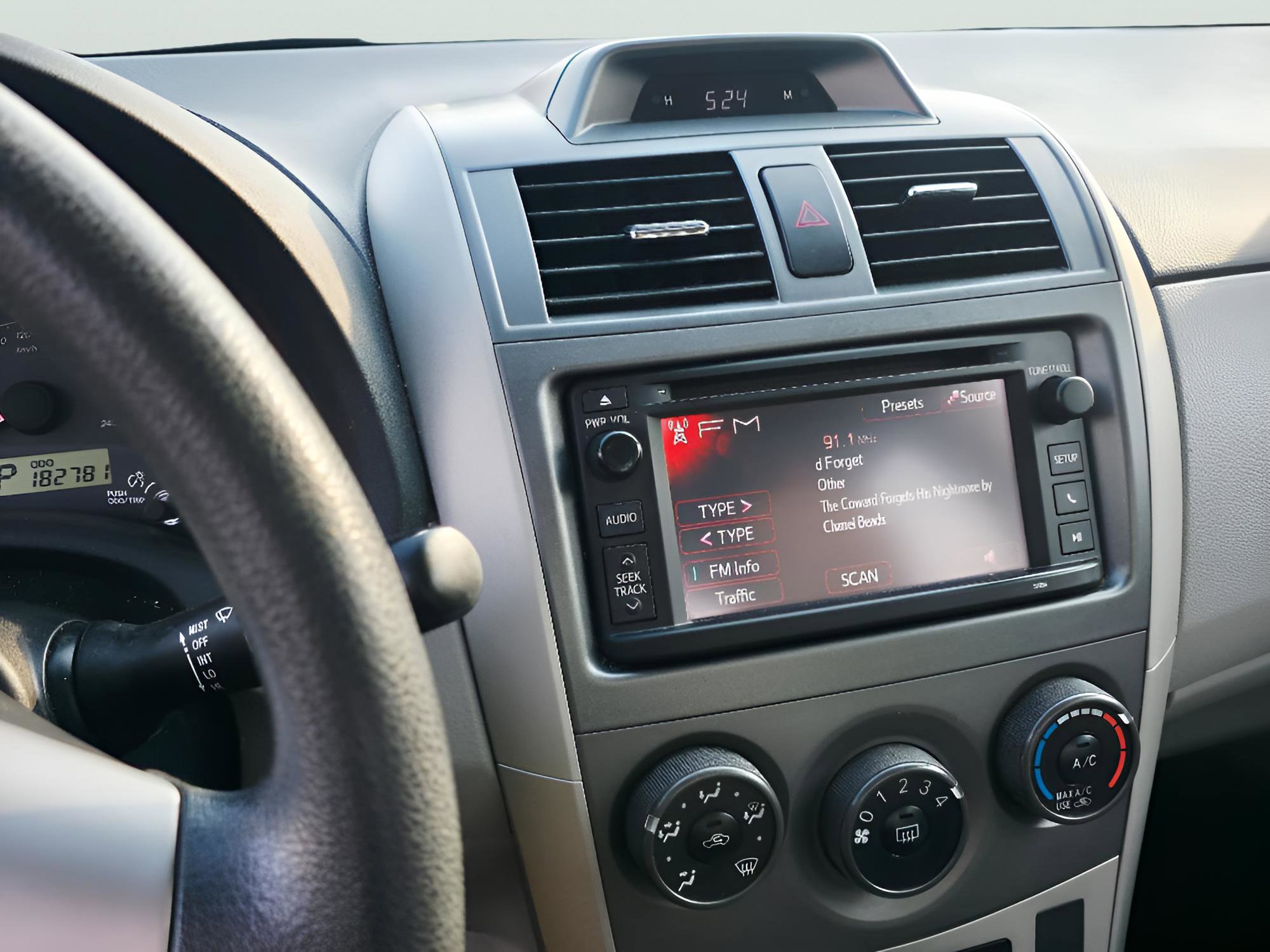 Used 2013 Toyota Corolla LE image 27