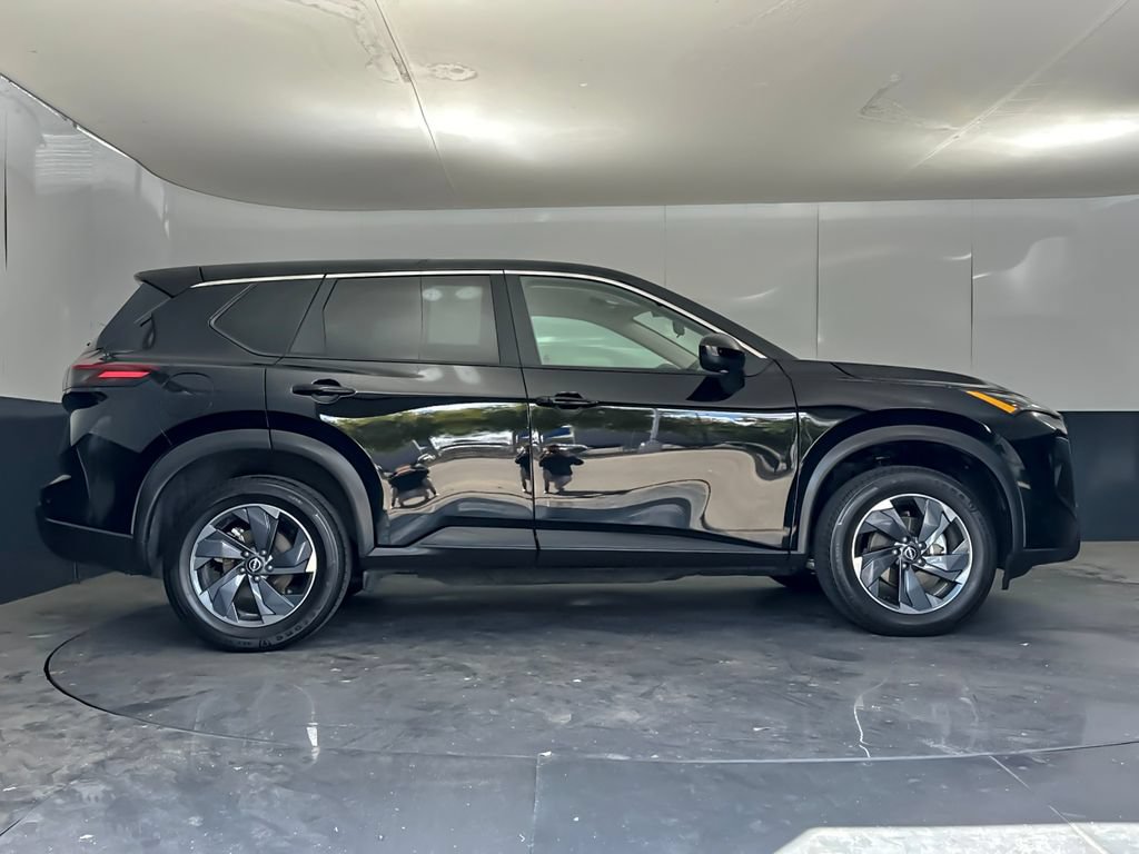 Used 2025 Nissan Rogue SV FWD image 2