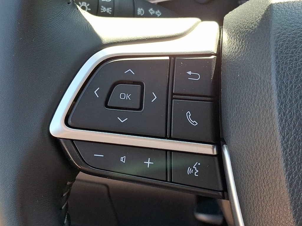 Certified 2025 Toyota Highlander LE AWD/4WD image 24