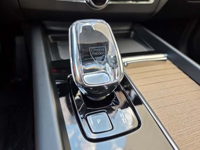 New 2026 Volvo XC60 B5 Plus w/ Protection Package Premier AWD/4WD image 25