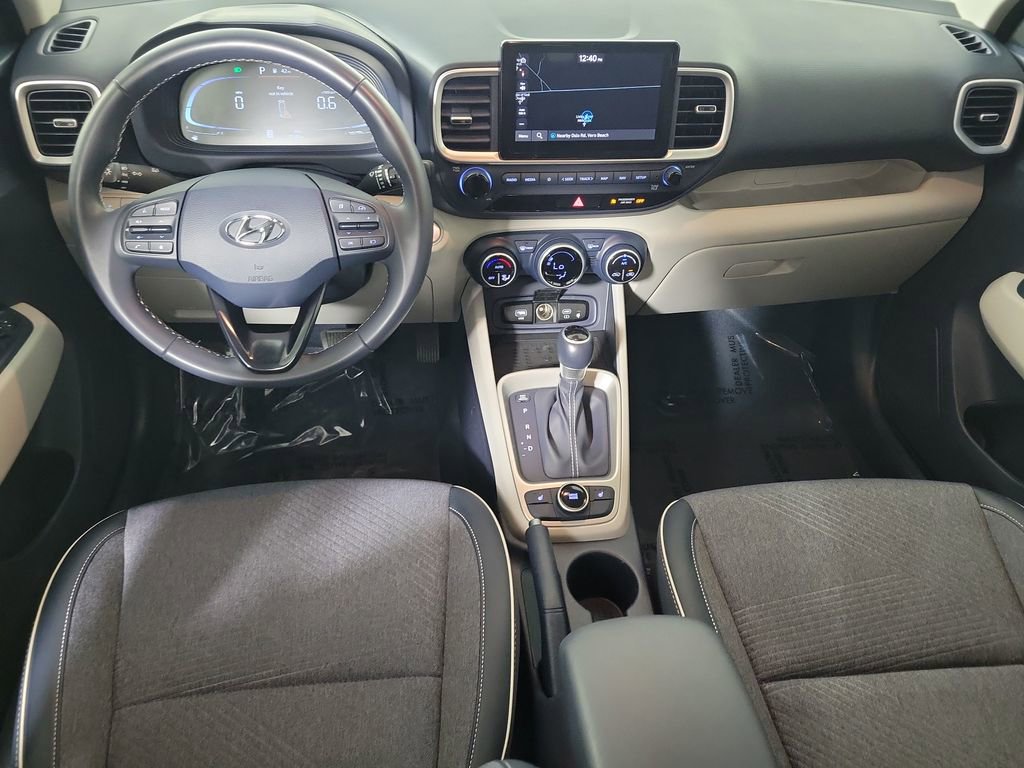Used 2024 Hyundai Venue Limited FWD image 29