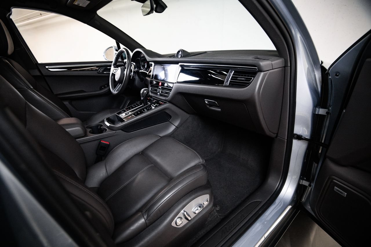 Certified 2024 Porsche Macan AWD/4WD image 28