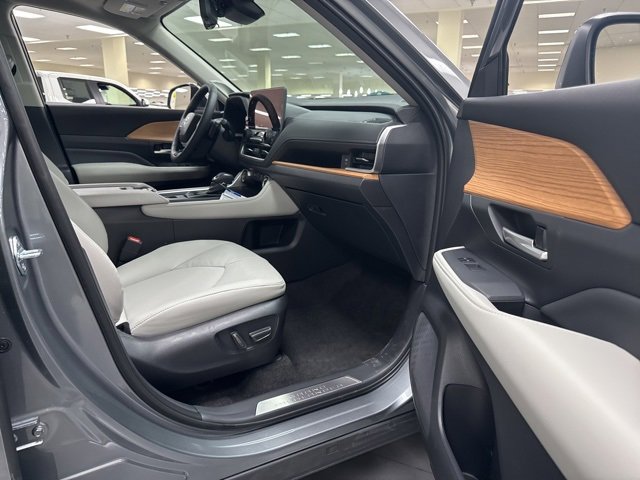 New 2026 Toyota Grand Highlander Platinum image 8