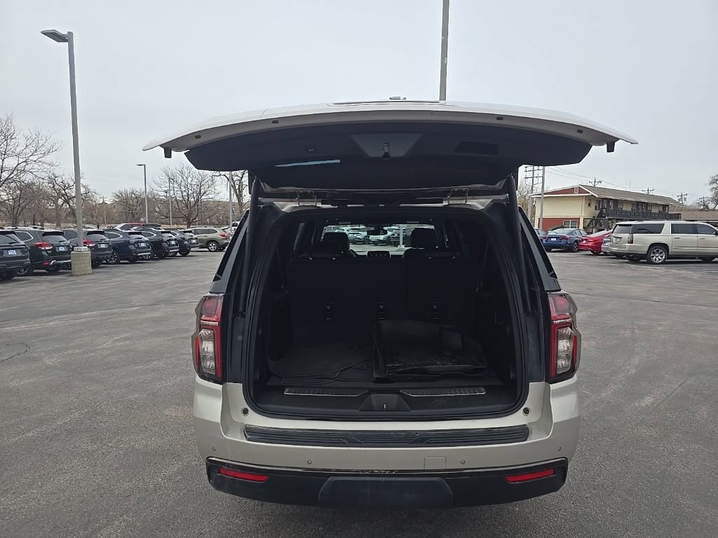 Used 2021 Chevrolet Suburban Z71 w/ Luxury Package AWD/4WD image 8