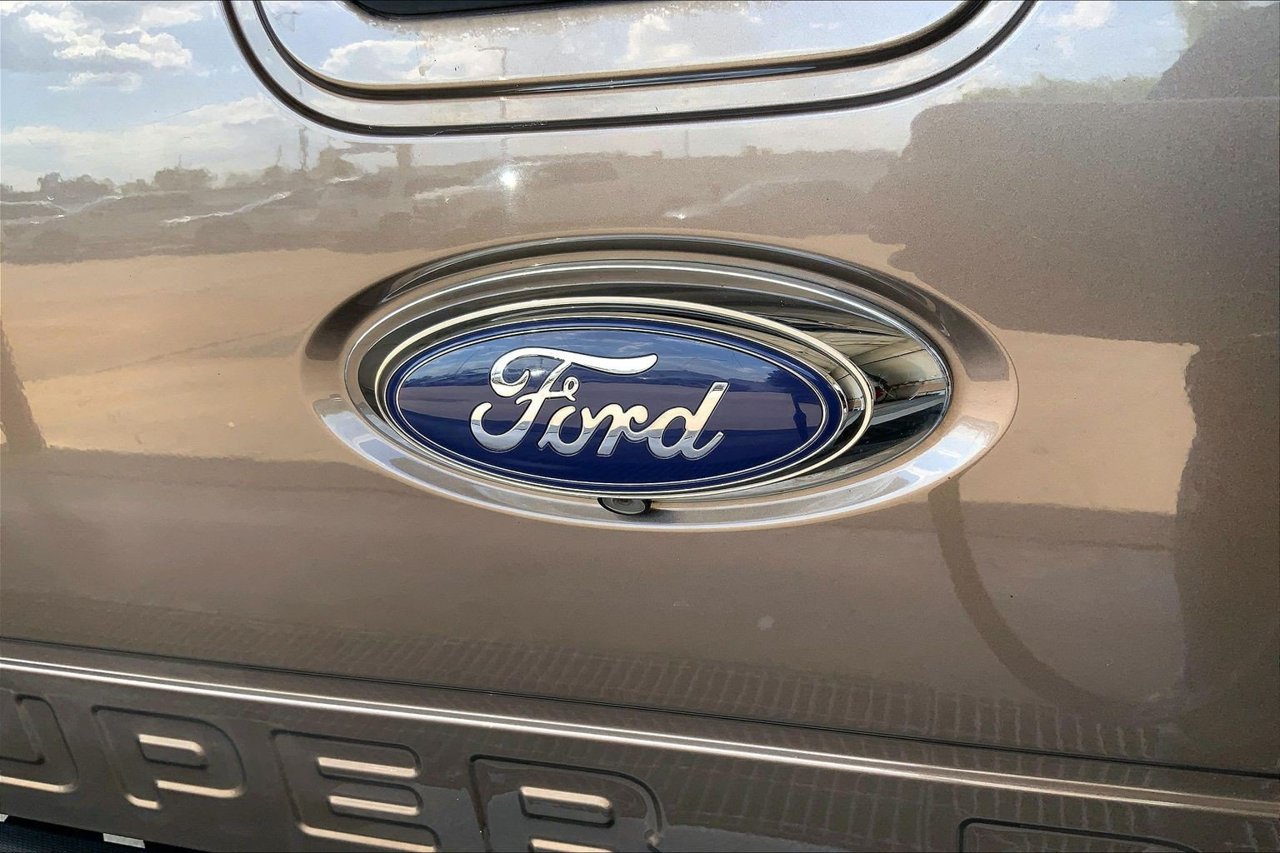 Used 2016 Ford F250 Lariat w/ Lariat Interior Package AWD/4WD image 31