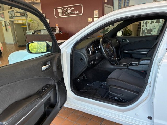 Used 2018 Dodge Charger SXT image 12