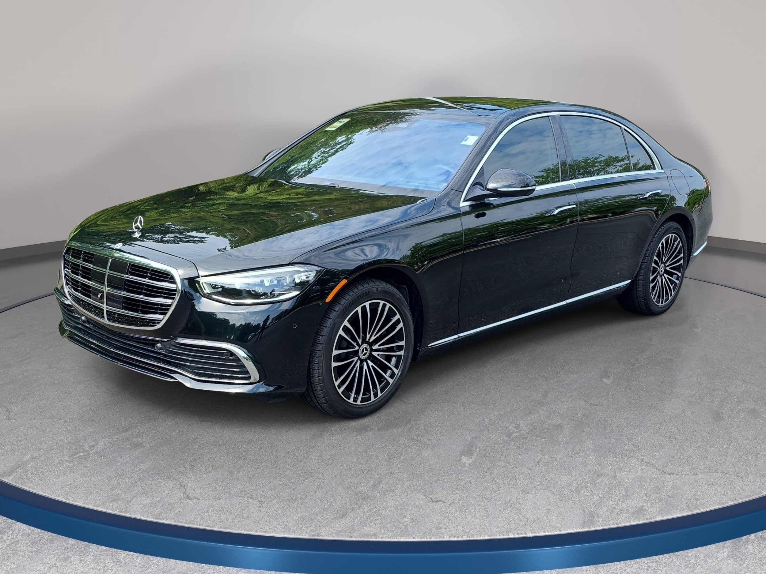 Used 2025 Mercedes-Benz S 580e 4MATIC Sedan image 1