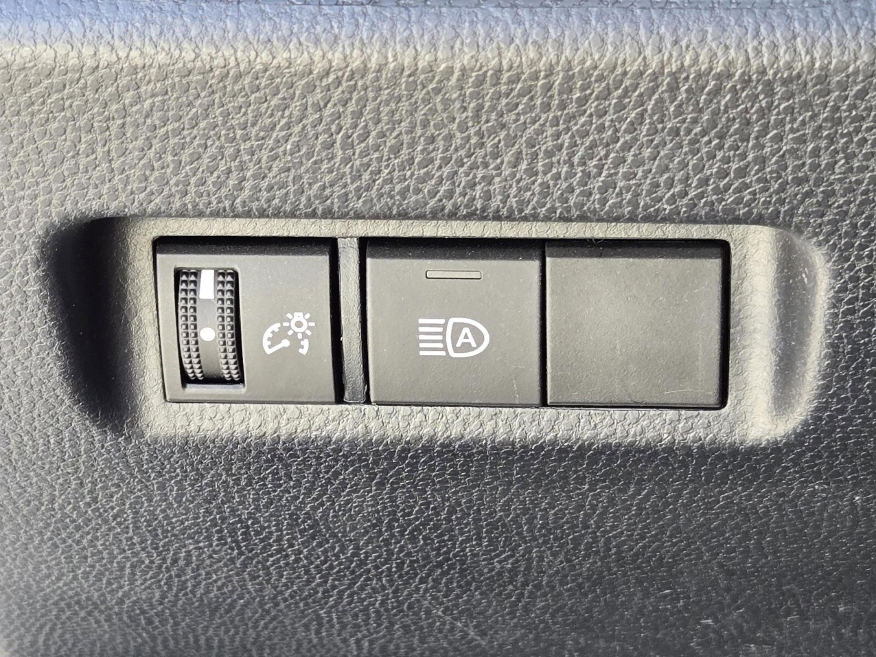 Used 2020 Toyota RAV4 LE image 48