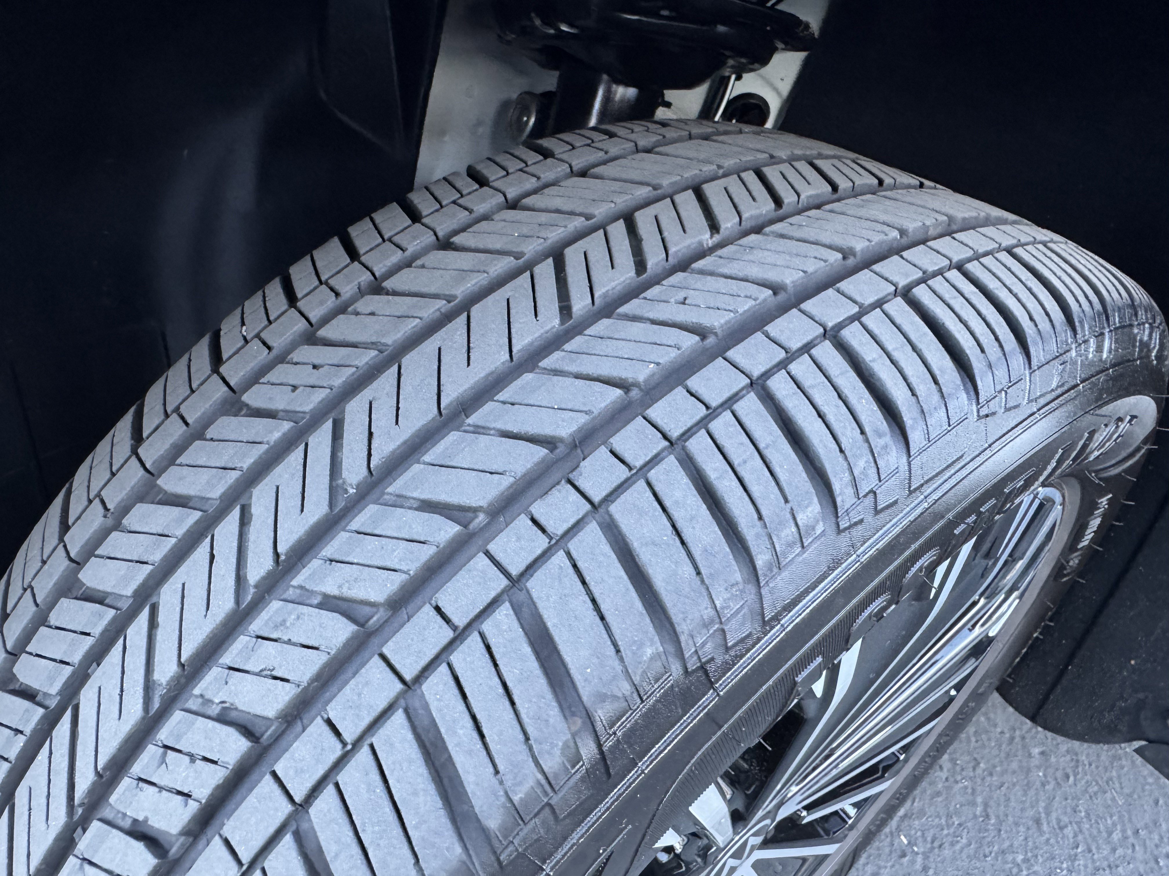 Used 2025 Volkswagen Taos SE image 13