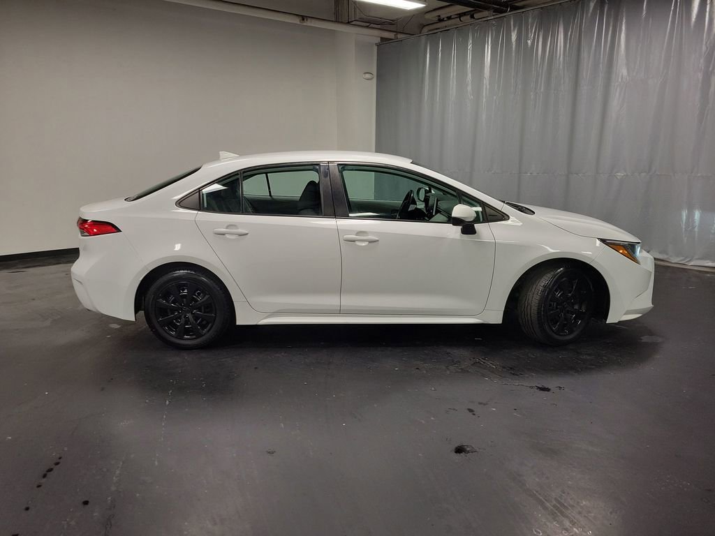 Used 2021 Toyota Corolla LE image 9
