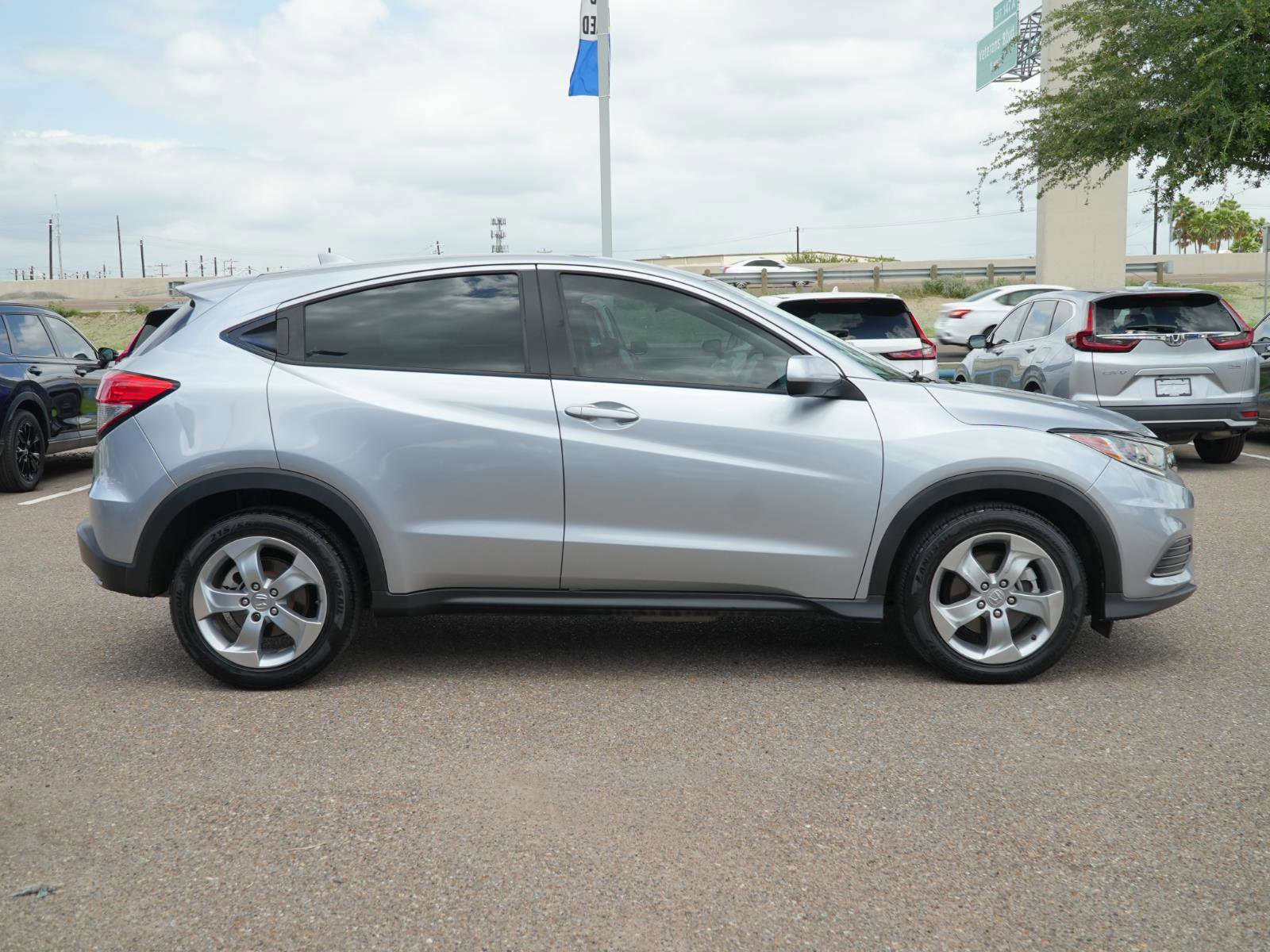 Used 2019 Honda HR-V LX image 4