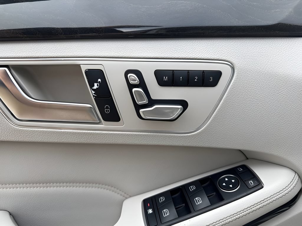 Used 2014 Mercedes-Benz E 250 BlueTEC Sedan image 12