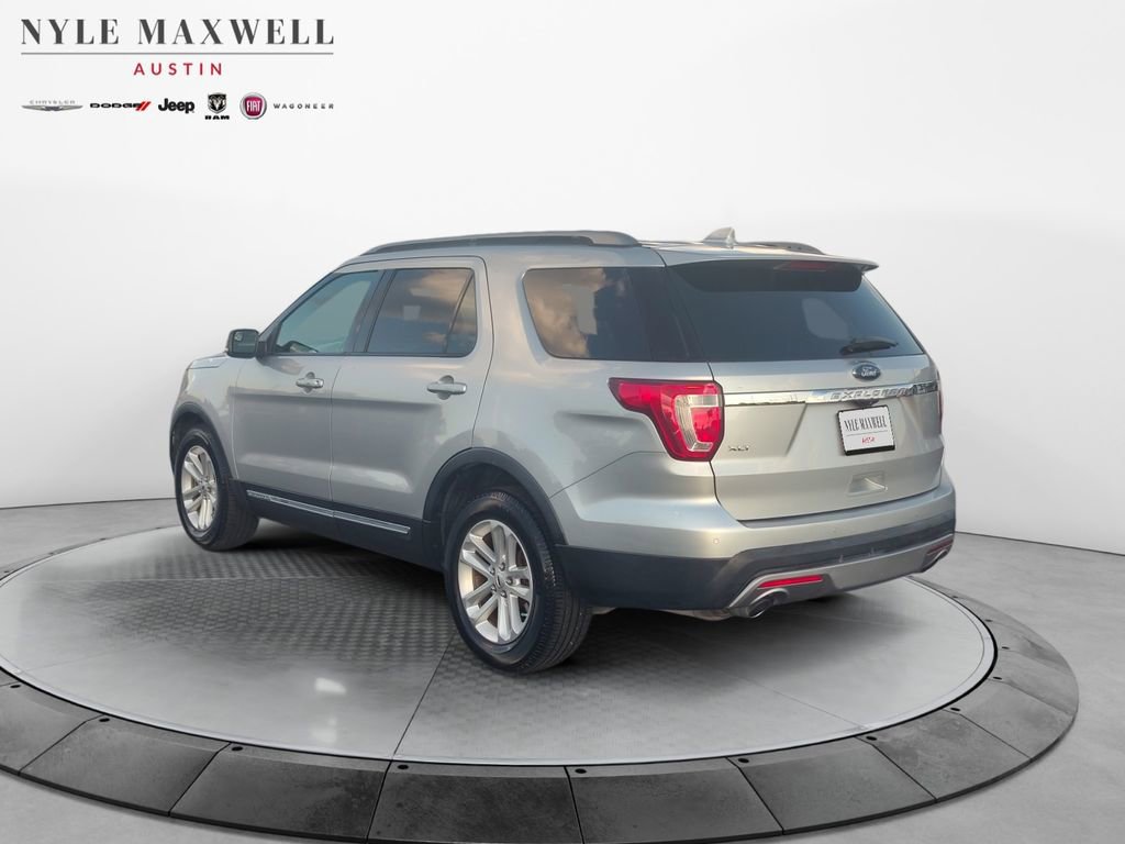 Used 2017 Ford Explorer XLT image 12
