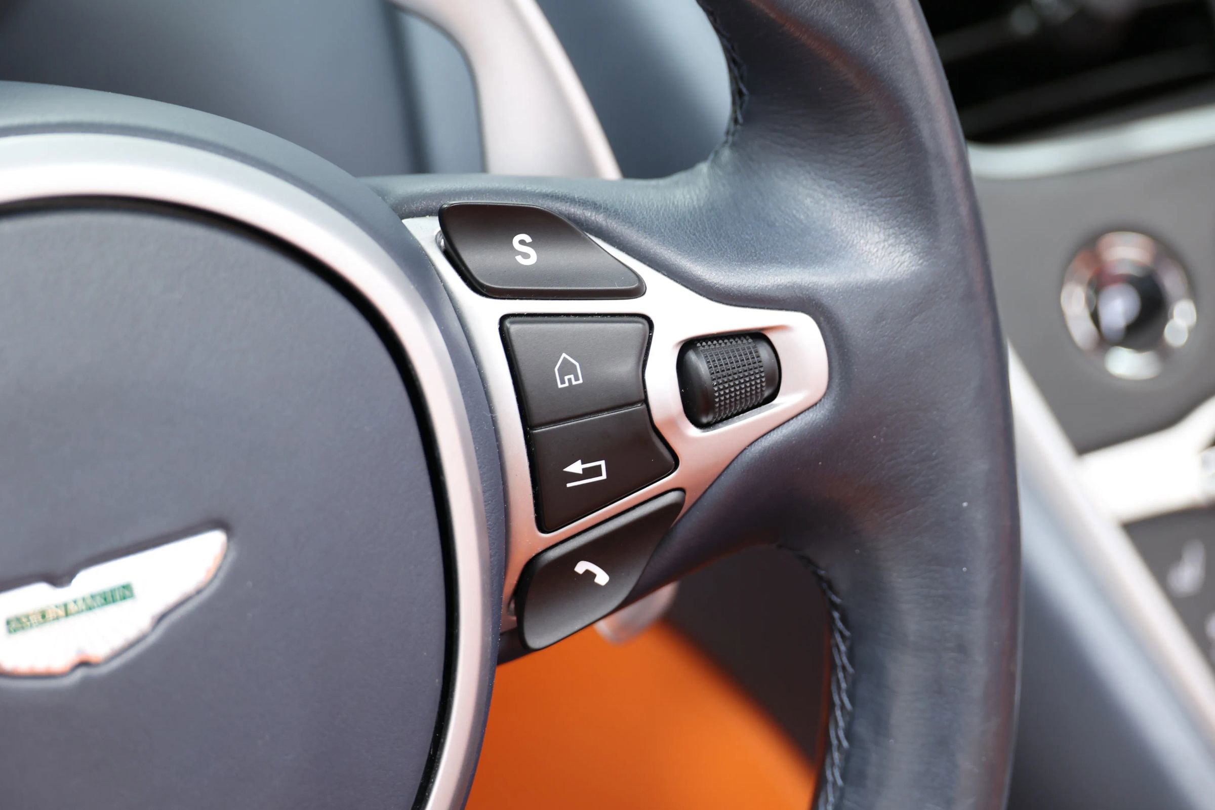 Used 2019 Aston Martin DB11 Volante RWD image 35