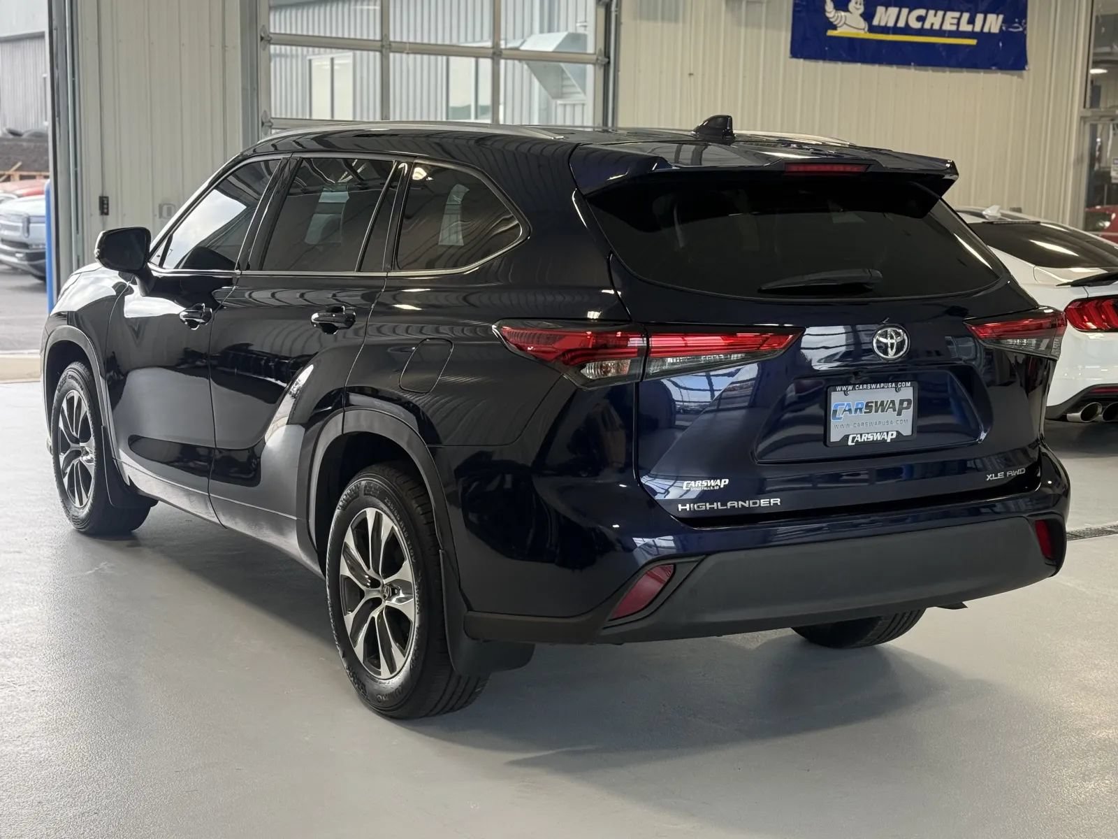 Used 2021 Toyota Highlander XLE AWD/4WD image 5