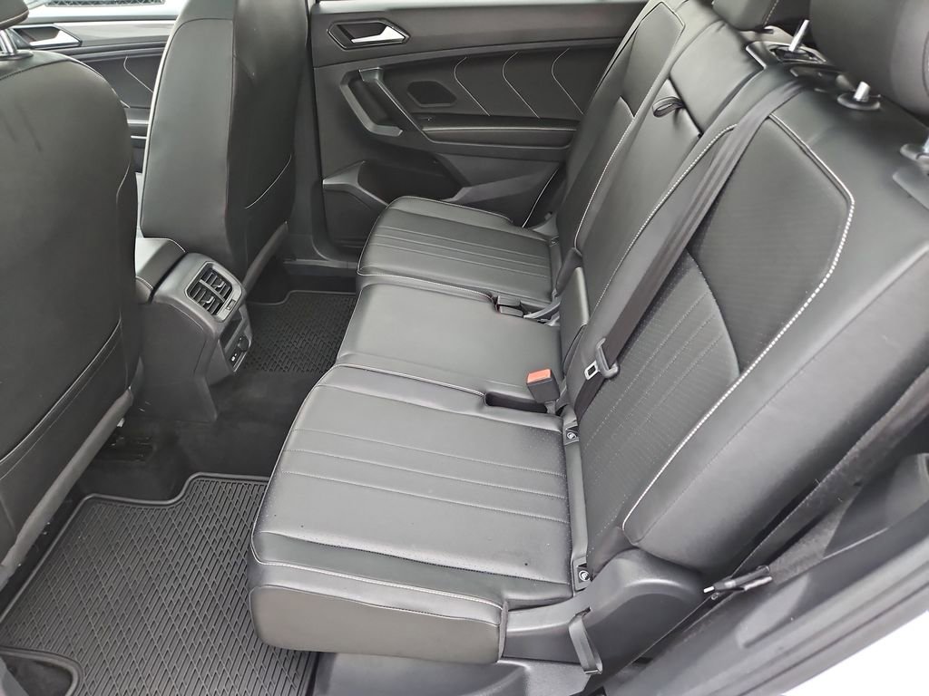 Used 2023 Volkswagen Tiguan SE R-Line image 17
