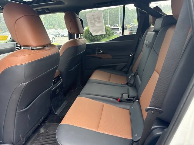 Used 2025 Lexus GX 550 w/ Accessory Package (2T) AWD/4WD image 26