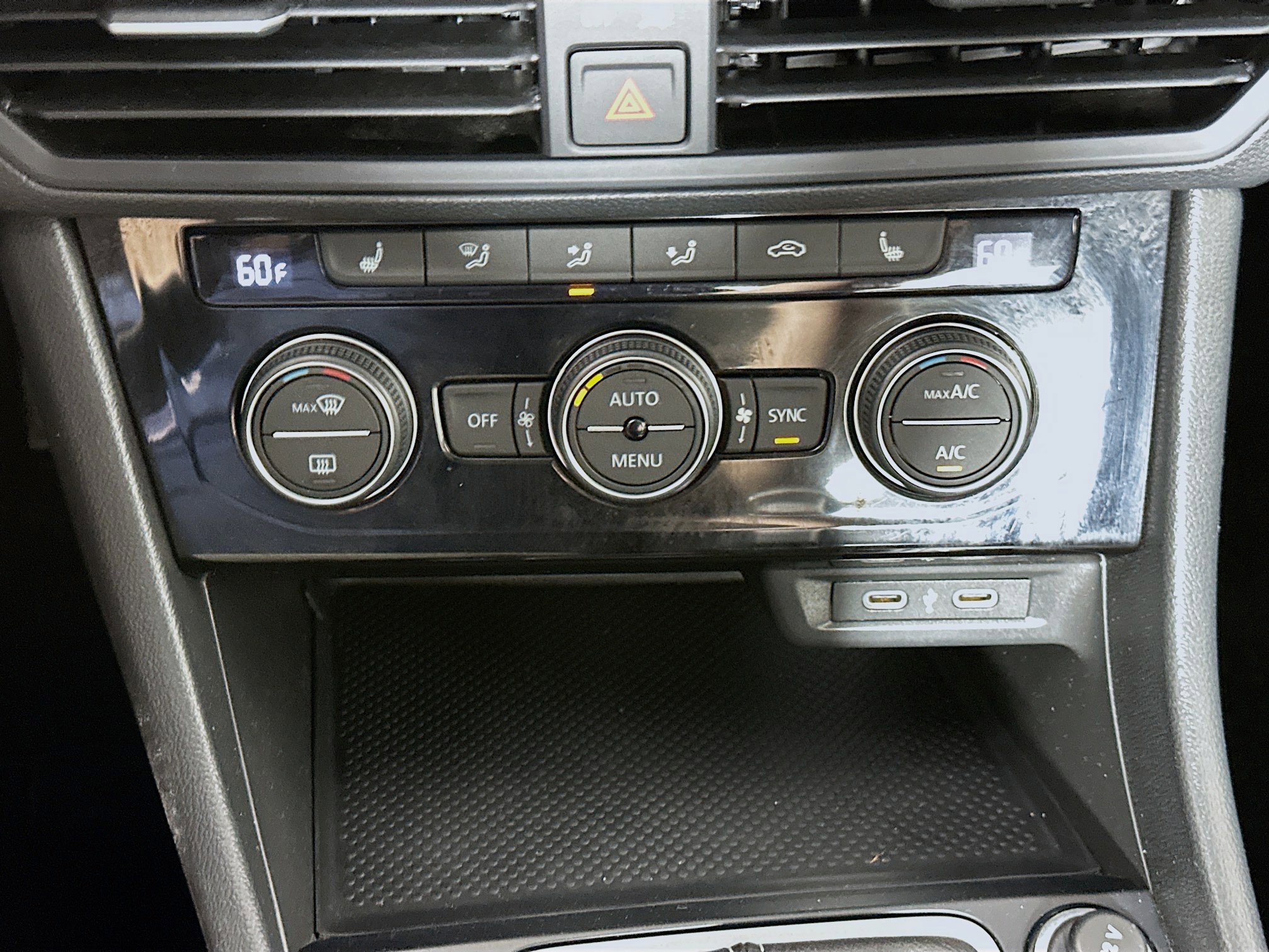 Used 2024 Volkswagen Jetta SE FWD image 23
