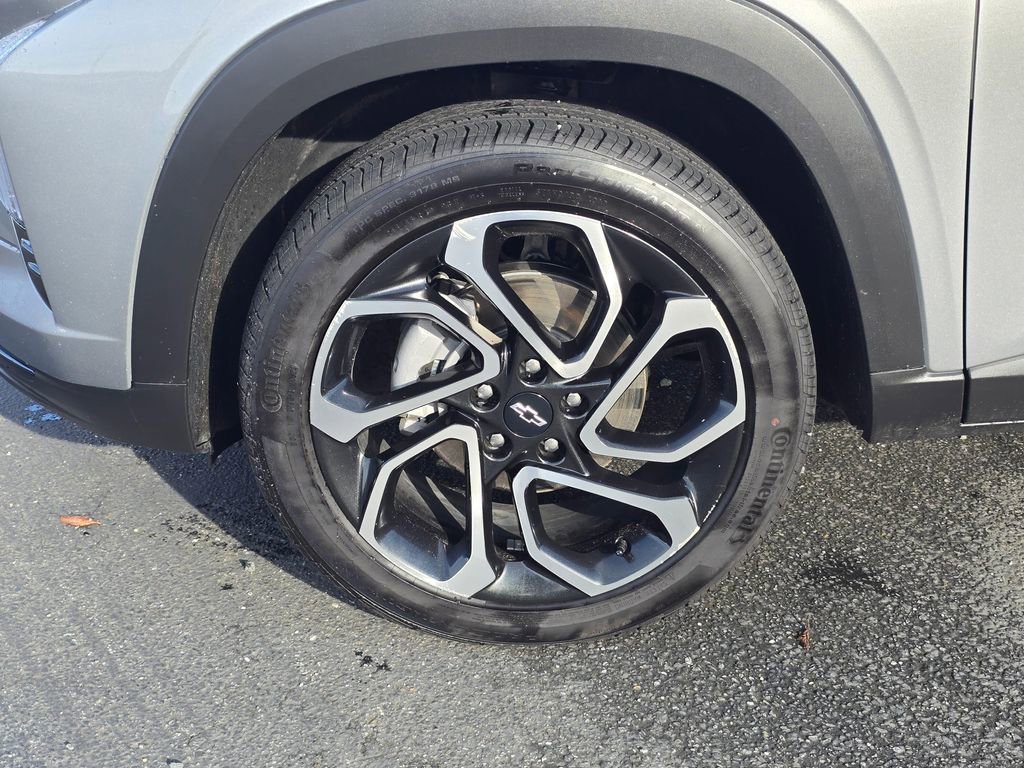 Certified 2025 Chevrolet Trax RS w/ Driver Confidence Package FWD image 10